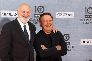 los angeles 11 de abril - rob reiner, billy crystal en la gala del festival de cine clásico tcm 2019 proyección del 30 aniversario de cuando harry conoció a sally en el teatro chino tcl imax el 11 de abril de 2019 en los angeles, ca foto