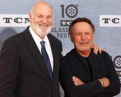 los angeles 11 de abril - rob reiner, billy crystal en la gala del festival de cine clásico tcm 2019 proyección del 30 aniversario de cuando harry conoció a sally en el teatro chino tcl imax el 11 de abril de 2019 en los angeles, ca foto