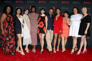 los angeles 6 de mayo - kia stevens, shakira barrera, alison brie, sydelle noel, jackie tohn, marc maron, britt baron, rebekka johnson, britney young, kimmy gatewood en el evento de lanzamiento de netflix fysee en raleigh studios el 6 de mayo de 2018 en Los Ángeles, California foto