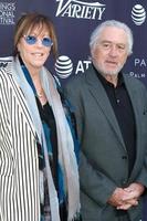 los angeles 3 de enero - jane rosenthal y robert deniro en los premios de impacto creativo del festival internacional de cine de palm springs y 10 directores para ver el brunch en parker palm springs el 3 de enero de 2020 en palm springs, ca foto