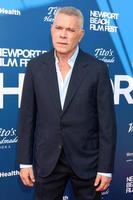 los angeles 24 de octubre - ray liotta en el 22º festival anual de cine de newport beach presenta los honores del festival y una variedad de 10 actores para ver en el balboa bay club el 24 de octubre de 2021 en newport beach, ca foto