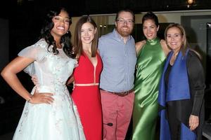 los angeles 13 de junio - sydney mikayla, katelyn macmullen, adam sharp, kelly thiebaud y genie francis en la línea de prensa de los premios emmy 48 durante el día el 13 de junio en los estudios ati el 13 de junio de 2021 en burbank, ca foto