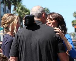 los angeles 9 de septiembre - christina applegate, ed o neill, katey sagal en la ceremonia de la estrella del paseo de la fama de katey sagal hollywood en hollywood blvd. el 9 de septiembre de 2014 en los angeles, ca foto