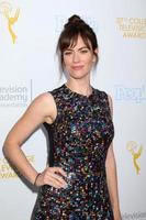 los angeles, 25 de mayo - maggie siff en los 37th college television awards en skirball cultural center el 25 de mayo de 2016 en los angeles, ca foto