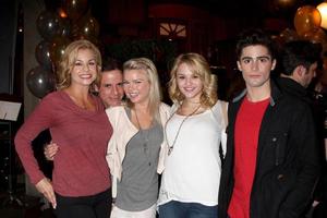 los angeles, 25 de marzo - jessica collins, christian leblanc, kelli goss, hunter king, max erlich en el joven e inquieto pastel del 41 aniversario en cbs television city el 25 de marzo de 2014 en los angeles, ca foto