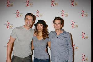 los angeles, 26 de marzo - daniel goddard, christel khalil, greg rikaart asiste al 40 aniversario de la celebración de los jóvenes y los inquietos en cbs television city el 26 de marzo de 2013 en los angeles, ca foto