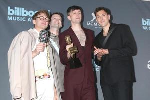 los angeles, 15 de mayo - dave bayley, drew macfarlane, edmund irwin-singer y joe seaward, animales de cristal en los premios billboard music awards 2022 en mgm garden arena el 15 de mayo de 2022 en las vegas, nv foto