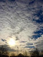 nubes esponjosas y cielo foto