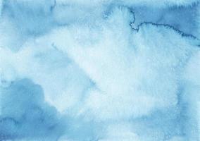 textura de fondo azul claro acuarela. Manchas azul celeste sobre papel, pintadas a mano. foto