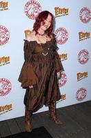 los angeles, 17 de octubre - pamela des barres at the elvira - mistress of the dark coffin table book launch en roosevelt hotel el 17 de octubre de 2016 en los angeles, ca foto