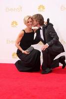 los ángeles, 25 de agosto - felicity huffman, william h. macy en los premios emmy en horario estelar de 2014, llegadas al teatro nokia en la live el 25 de agosto de 2014 en los angeles, ca foto