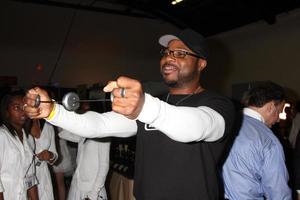 los angeles, 20 de noviembre - malcolm-jamal warner en la suite de regalos de celebridades conectados celebrando los premios de música americana 2010 en los estudios ben kitay el 20 de noviembre de 2010 en los angeles, ca foto