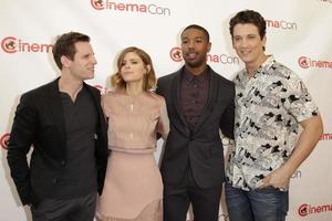 las vegas, 23 de abril - jamie bell, kate mara, michael b. jordan, contador de millas en la presentación de 2015 de vigésimo siglo fox en cinemacon en el caesars palace el 23 de abril de 2015 en las vegas, ca foto