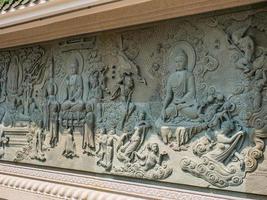 pared china de buda en la montaña xuanwu o templo yuanshan en la ciudad de lufeng, provincia de guangdong, china.templo de yuanshan el famoso templo en la provincia de guangdong, china. foto