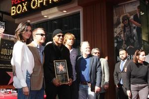 los angeles, 21 de enero - daniela ruah, chris o donnell, eric christian olsen, ll cool j, productor en la ceremonia del paseo de la fama de hollywood ll cool j en hollywood and highland el 21 de enero de 2016 en los angeles, ca foto