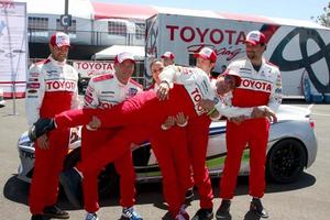 los angeles, 9 de abril - jesse metcalfe, brett davern, kate del castillo, jackson rathbone, jeremy sisto, con mark steines en el toyota proceleb race press day 2013 en el toyoto grand prix circuit el 9 de abril de 2013 en long beach, ca foto