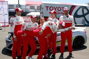 los angeles, 9 de abril - jesse metcalfe, brett davern, kate del castillo, jackson rathbone, jeremy sisto, con mark steines en el toyota proceleb race press day 2013 en el toyoto grand prix circuit el 9 de abril de 2013 en long beach, ca foto