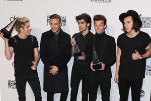 los angeles, 23 de noviembre - one direction, niall horan, liam payne, zayn malik, louis tomlinson, harry styles en los premios de música americana 2014, sala de prensa en el teatro nokia el 23 de noviembre de 2014 en los angeles, ca foto