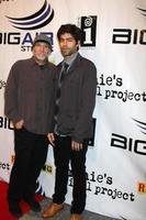 los angeles, 22 de septiembre - david lee miller, adrian grenier llegando al estreno del proyecto final de archie presentado por big air studios, lanzamiento de cohetes e interscope records en el laemmle monica 4-plex el 22 de septiembre de 2011 en santa monica, ca foto