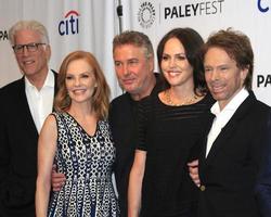 los angeles, 16 de septiembre - ted danson, marg helgenberger, william petersen, jorja fox, jerry bruckheimer en el adelanto televisivo de otoño de paleyfest 2015, saludo de despedida de csi en el paley center for media el 16 de septiembre de 2015 en beverly hills, ca foto