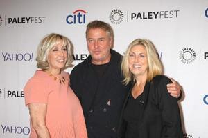 los angeles, 16 de septiembre - carol mendelsohn, william petersen, ann donahue en el adelanto televisivo de otoño de paleyfest 2015, saludo de despedida de csi en el paley center for media el 16 de septiembre de 2015 en beverly hills, ca foto