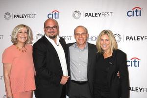 los angeles, 16 de septiembre - carol mendelsohn, anthony e zuiker, jonathan littman, ann donahue en el adelanto televisivo de otoño de paleyfest 2015, saludo de despedida de csi en el paley center for media el 16 de septiembre de 2015 en beverly hills, ca foto