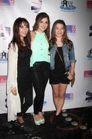 los angeles, 19 de octubre - haley pullos, jen lilley, stephanie katherine grant en el primer evento anual de estrellas que eliminan el abuso infantil en beneficio de childhelp en el centro de bolos pinz el 19 de octubre de 2014 en studio city, ca foto