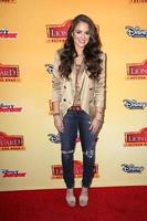 los angeles, 14 de noviembre - madison pettis en la guardia del león - proyección del regreso del rugido en los estudios de walt disney el 14 de noviembre de 2015 en burbank, ca foto