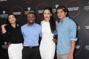 los angeles, 14 de julio - aimee garcia, justin contrata, jessika van, jon foo en la presentación oficial de warner bros studio tour hollywood expansion, etapa 48 - guión para proyectar en el estudio warner brothers el 14 de julio de 2015 en burbank, ca foto