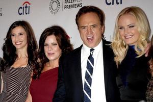 los angeles, 10 de septiembre - michaela watkins, marcia gay harden, bradley whitford, malin akerman en los avances de paleyfest - fall tv abc en paley center for media el 10 de septiembre de 2013 en beverly hills, ca foto