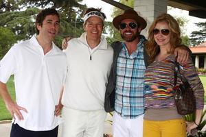 los angeles, 15 de abril - zach jones, jack wagner, invitado, ashley jones en el torneo de golf de celebridades jack wagner en beneficio de la sociedad de leucemia y linfoma en el club de golf junto al lago el 15 de abril de 2013 en toluca lake, ca foto