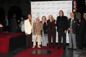 los angeles, 3 de noviembre - roger wllliams, mickey y jan rooney, diane ladd, jim ladd, bob barker llega a la celebración del 50 aniversario del paseo de la fama de hollywood en hollywood y highland el 3 de noviembre de 2010 en los angeles, ca foto