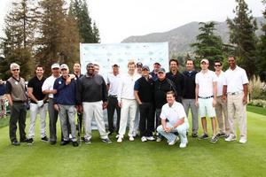 los angeles, 15 de abril - jack wagner y golfistas famosos en el torneo de golf de celebridades jack wagner en beneficio de la sociedad de leucemia y linfoma en el club de golf junto al lago el 15 de abril de 2013 en toluca lake, ca foto