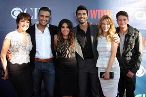 los angeles, 17 de julio - ivonne coll, jamie camil, gina rodriguez, justin baldoni, yael grobglas, brett dier en la fiesta cbs tca julio 2014 en el pacific design center el 17 de julio de 2014 en west hollywood, ca foto