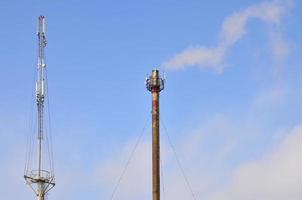 tubo de vapor de la chimenea de la planta de fabricación industrial foto