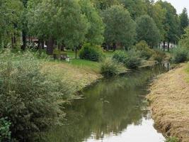 la ciudad de coesfeld en el río berkel en alemania foto