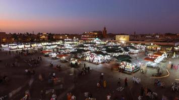 mercado de la plaza jemaa el-fnaa en marrakech, marruecos foto