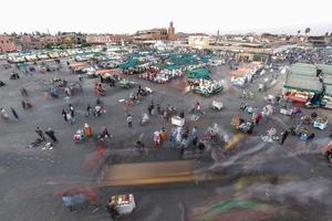 mercado de la plaza jemaa el-fnaa en marrakech, marruecos foto