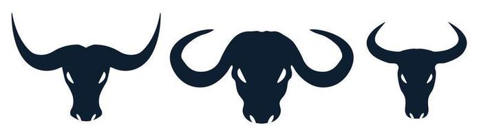 silueta de icono de logotipo de cabeza de toro con cuerno largo vector