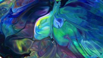gotas de tinta bolhas e formas de esfera na turbulência de fundo de tinta colorida abstrata video