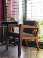 sillón, silla, sofá individual, estructura de madera maciza natural, asiento y respaldo en tela foto