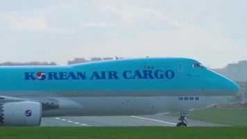 MOSCOW, RUSSIAN FEDERATION SEPTEMBER 12, 2020 - Boeing 747 Korean Air Cargo on the runway preparing for takeoff. Jumbo Cargo on the runway at Sheremetyevo International Airport video