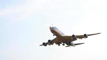 moscou, federação russa 12 de setembro de 2020 - airbridgecargo boeing 747 airfreighter vp bbp se aproximando antes do pouso