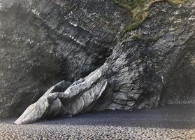Cliff shaped like a dragon at a beach in Icealdn photo