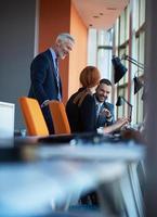 grupo de personas de negocios en reunión foto