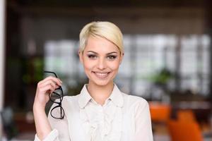 retrato de mujer de negocios exitosa foto