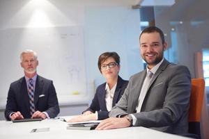 grupo de personas de negocios en reunión foto