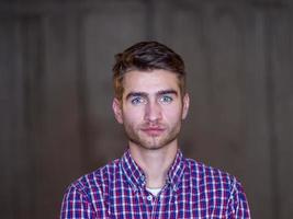 portrait of casual businessman in front of a concrete wall photo