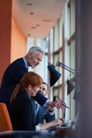 grupo de personas de negocios en reunión foto