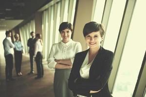 grupo de personas de negocios, mujeres como líderes de equipo foto